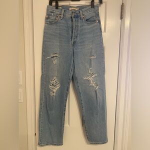 Levi’s ribcage straight ankle. Size 26.